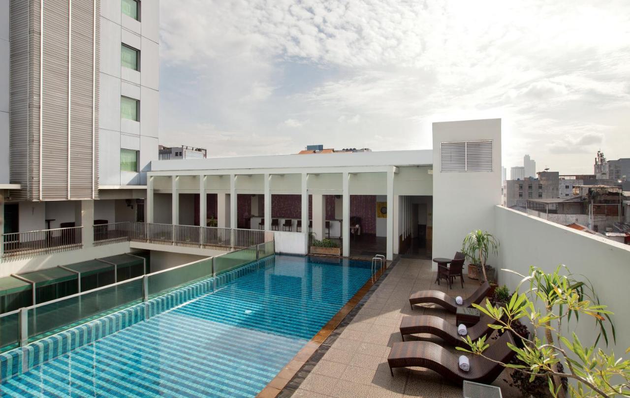Sparks Life Jakarta Exteriör bild
